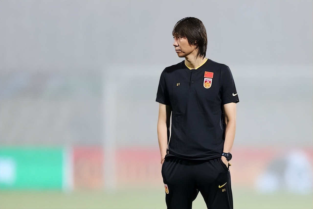 梅西当选当年fifa最佳球员,国际足联颁奖典礼梅西名场面