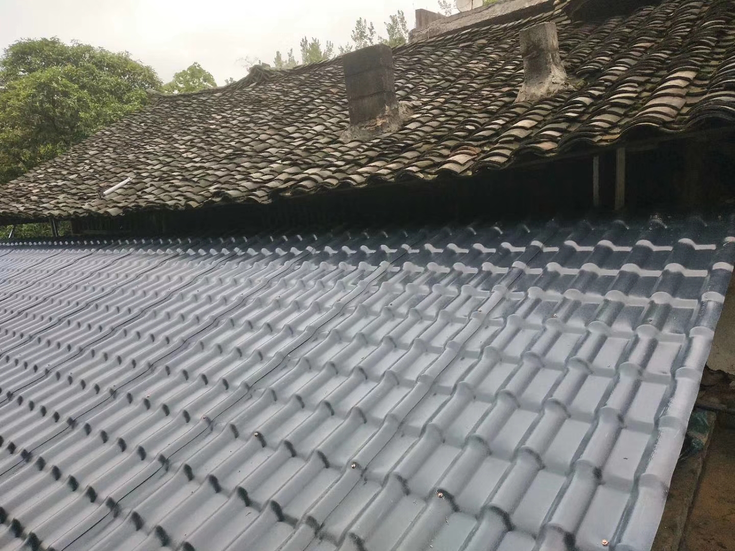 树脂瓦是塑料吗,树脂瓦和玻璃钢瓦一样吗