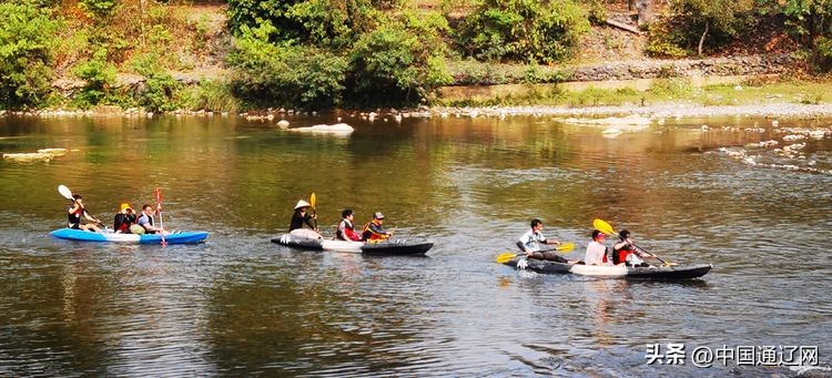 中国小伙在老挝自驾游,老两口自驾游中国