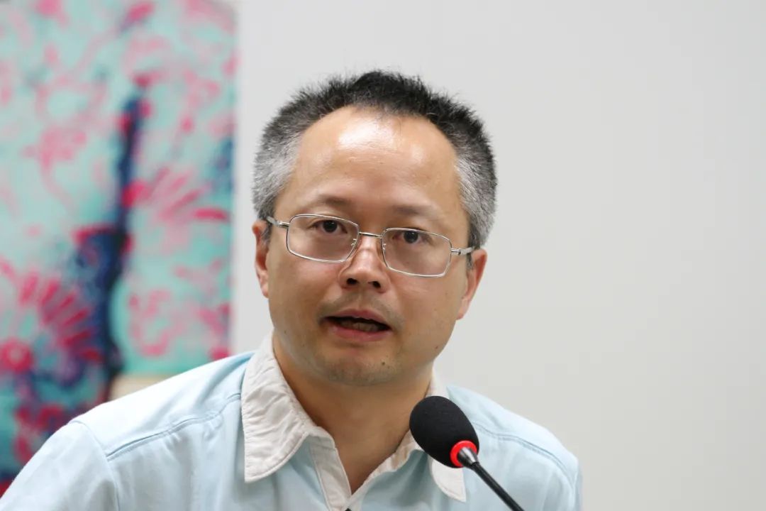 余世存谈阅读：不要只追求片面的深刻或深刻的片面