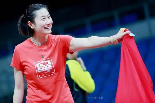 国乒女队王楠,王楠张怡宁女乒团体比赛视频