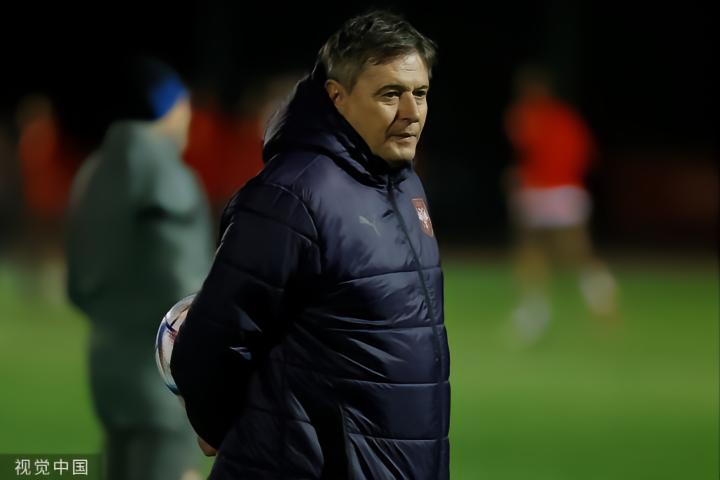 不止孙准浩、巴索戈：世界杯上，那些中国足球熟悉的面孔