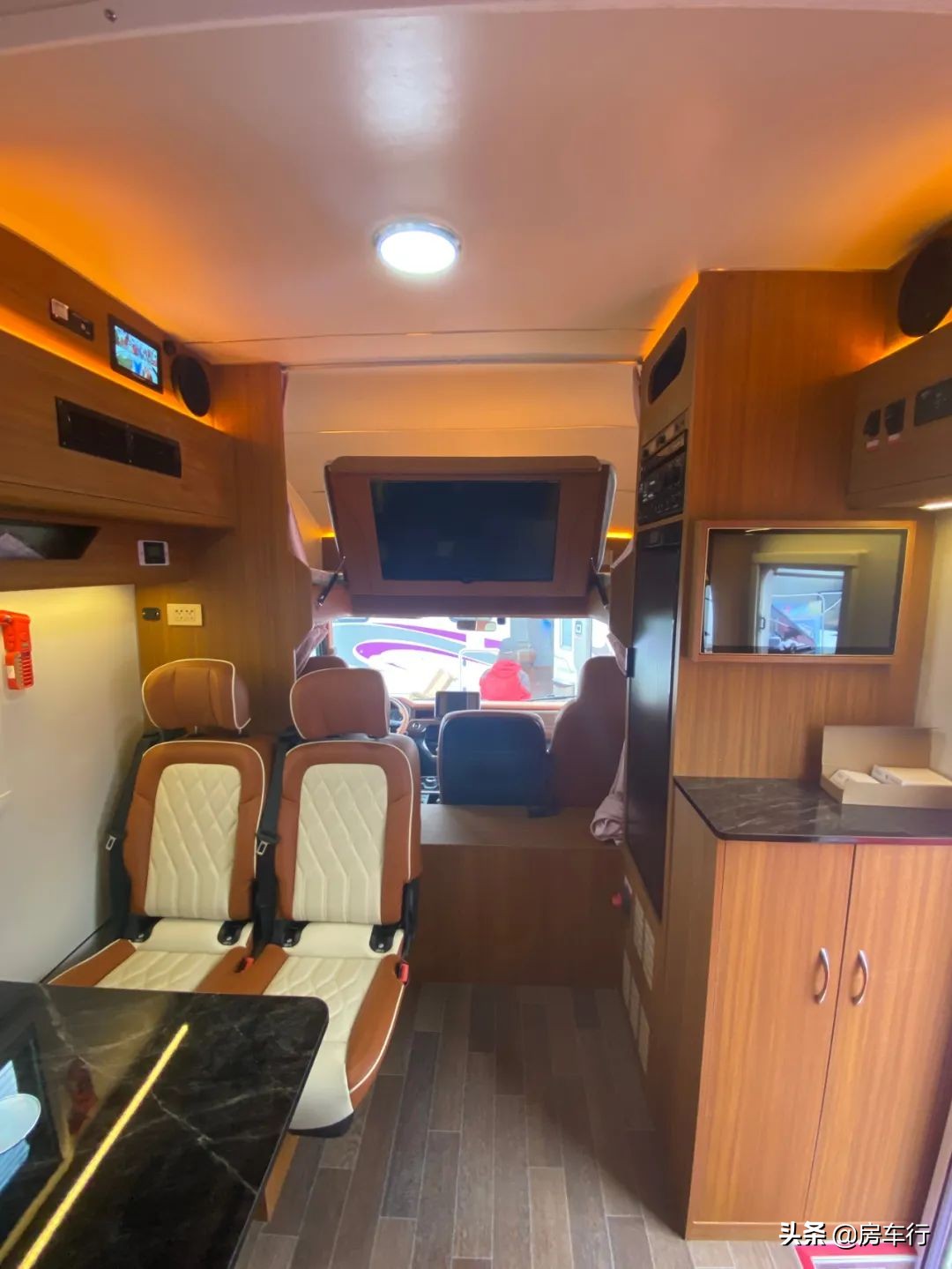 国内口碑最好的h500轻卡房车,跃进房车h500升顶房车图片