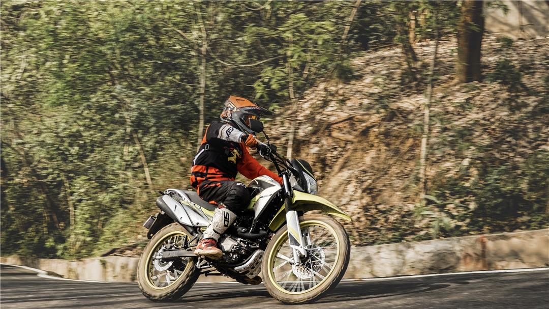 能上路的250cc摩托跑车,能跑250迈左右的摩托车