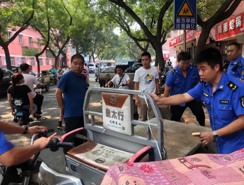 河南单身老汉捡个双性弃婴结局,河南70老汉捡女婴