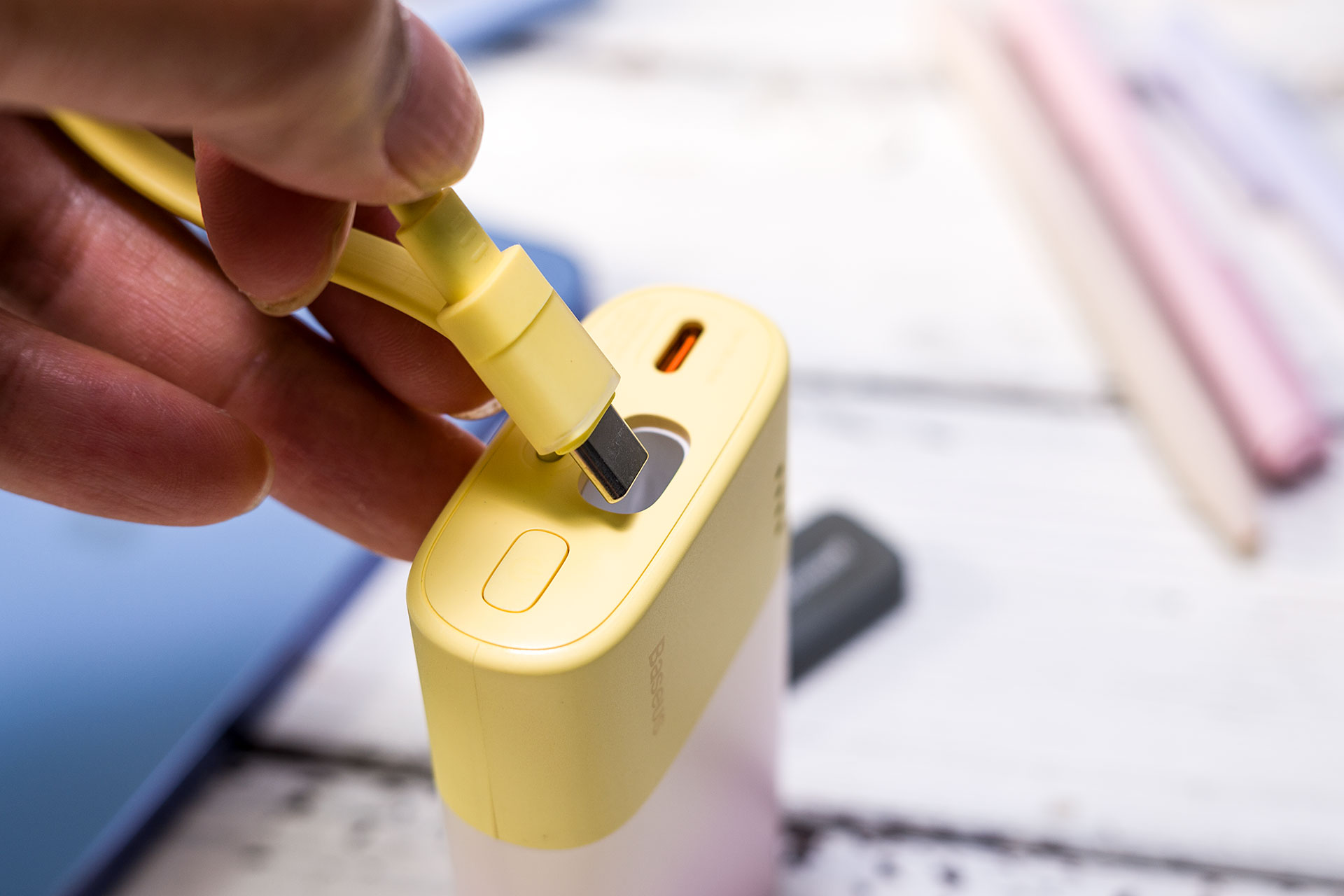 大容量快充移动电源随身携带,便携带线充电宝倍思