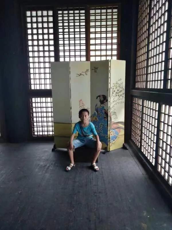 我最喜欢的老师化学英文作文,我最喜欢的老师是体育老师