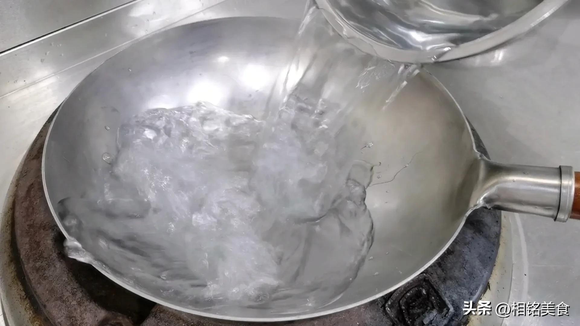 新铁锅怎样开锅小妙招视频,不粘锅的铁锅最佳开锅方法