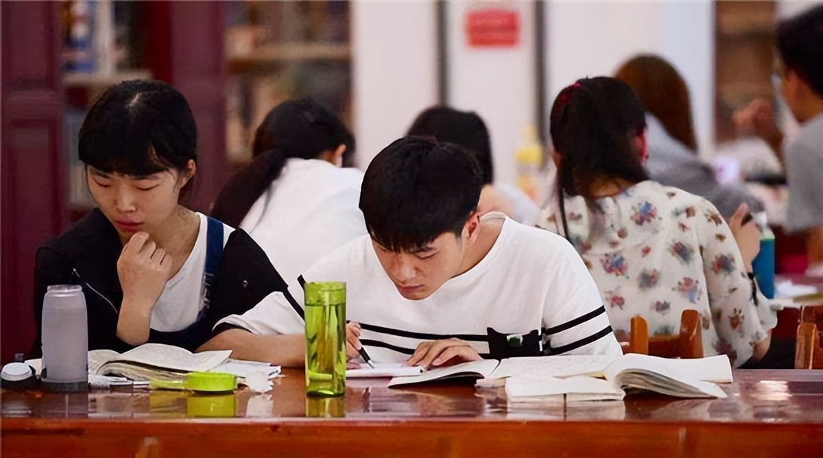 我终于知道文科生和理科生的差距,文科生和理科生到底有多大差别