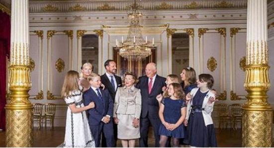 挪威公主：被称“全球最美”公主，17岁开战机跳高楼，未来是女王