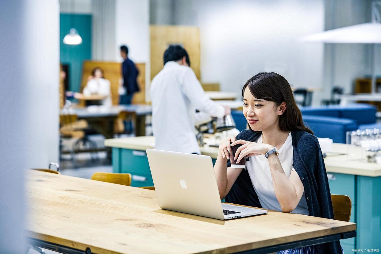 难以置信：超半数00后都在做兼职赚钱！别以为新生代四体不勤