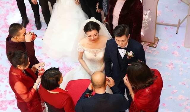 离异父母如何优雅出席子女婚礼？实用建议大公开！