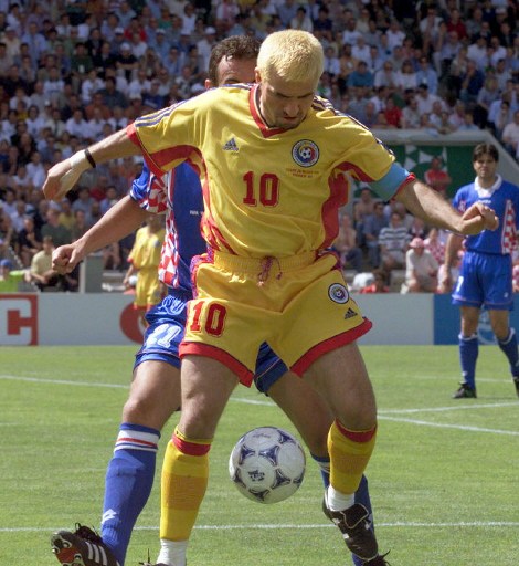 昔日英雄1-48集免费看,98年世界杯32强以及阵容