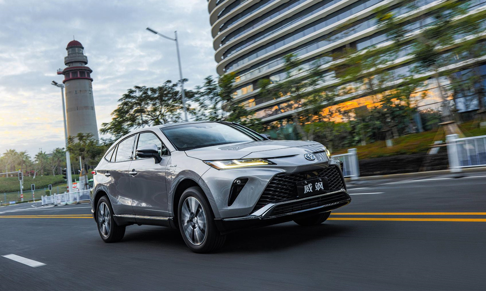 试驾丰田威飒越野视频,广汽丰田威飒两驱尊贵版试驾