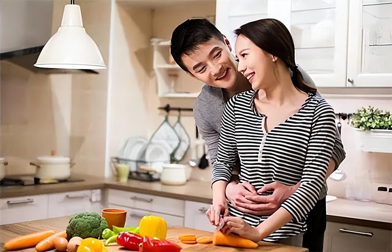 离家出走8年的堂妹突然联系我，一再强调不能把她信息透露给小叔