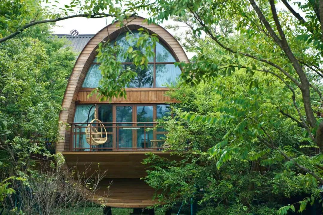 小精灵同款树屋绝了!遛娃的秘密基地,诗境家园里的度假圣地