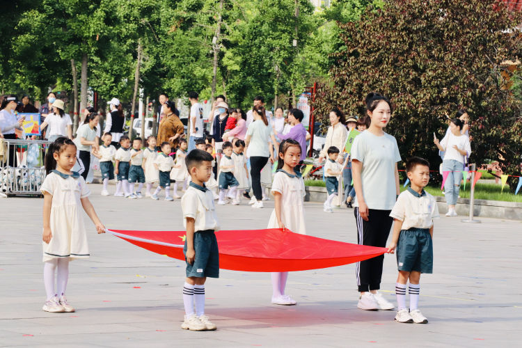 幼儿园小手拉大手运动会,大手拉小手幼儿园亲子活动