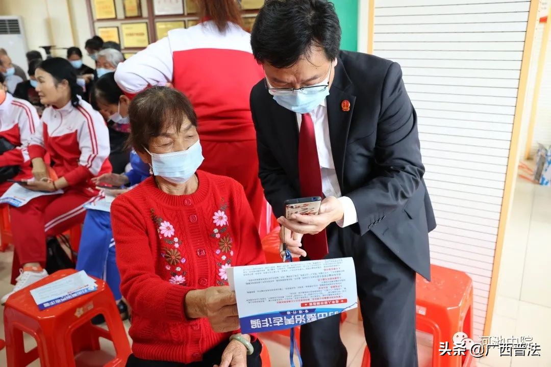 巧识骗局民警帮助老人守住养老钱,守护银发族警惕养老诈骗