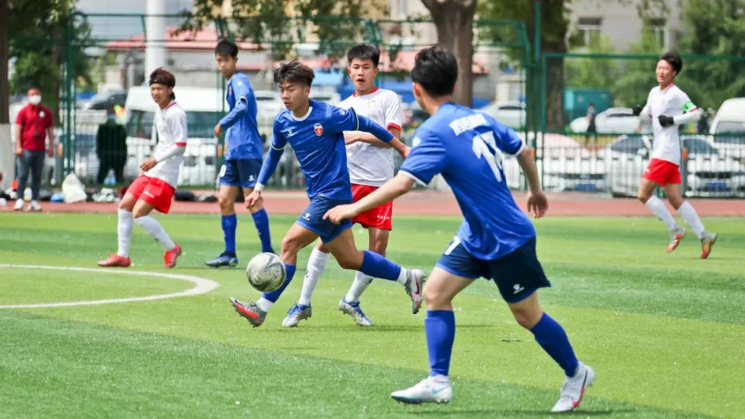 青春飞扬足球赛场,省运会田径场上青春激扬