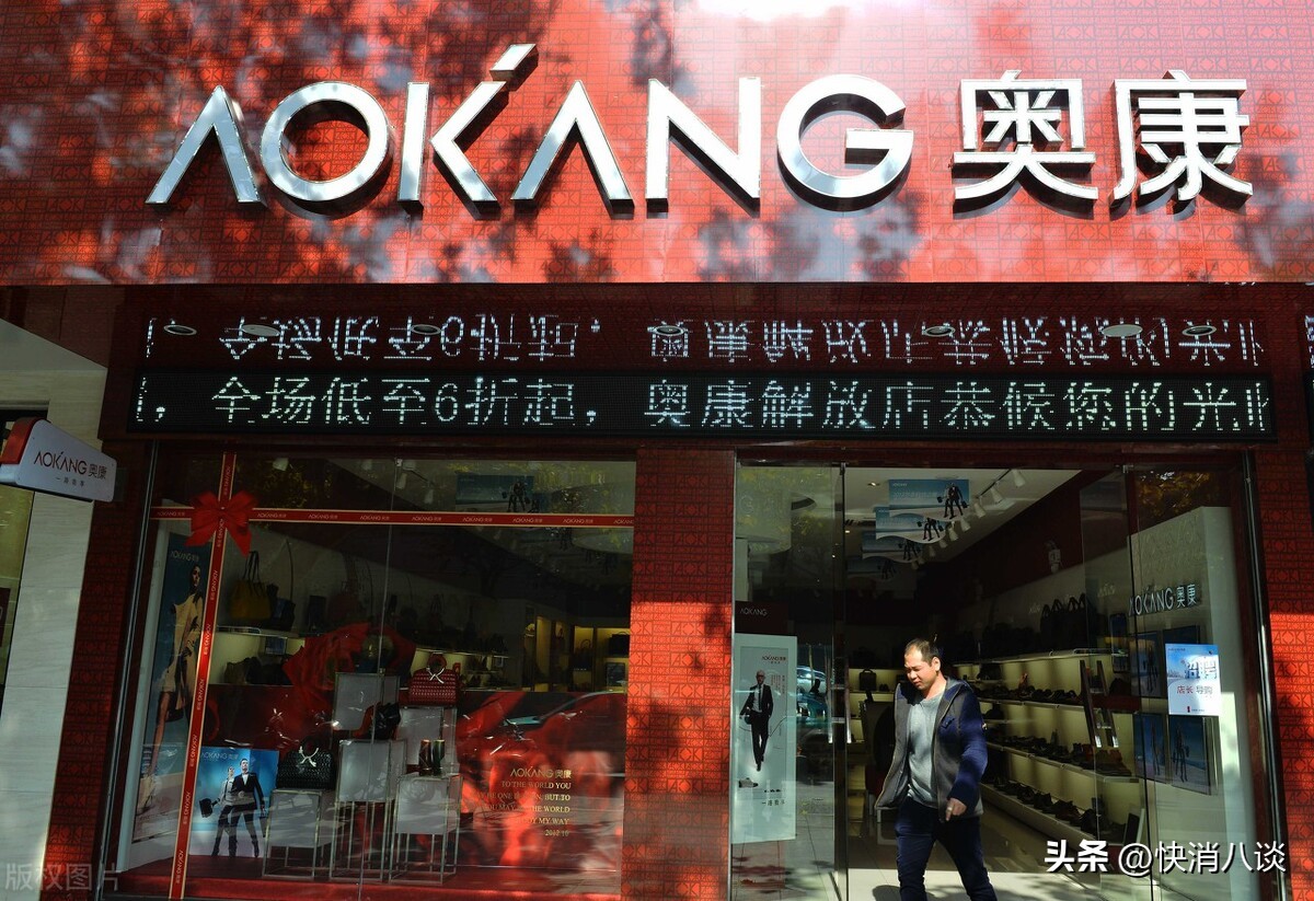 斯凯奇与彪马鞋,手握斯凯奇和彪马