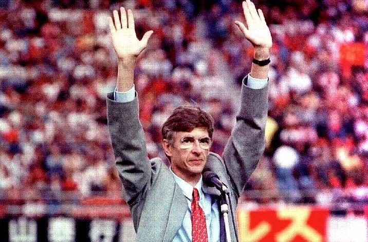 改变英超的男人温格！从法甲到日本，英超不败夺冠前的经验累积！