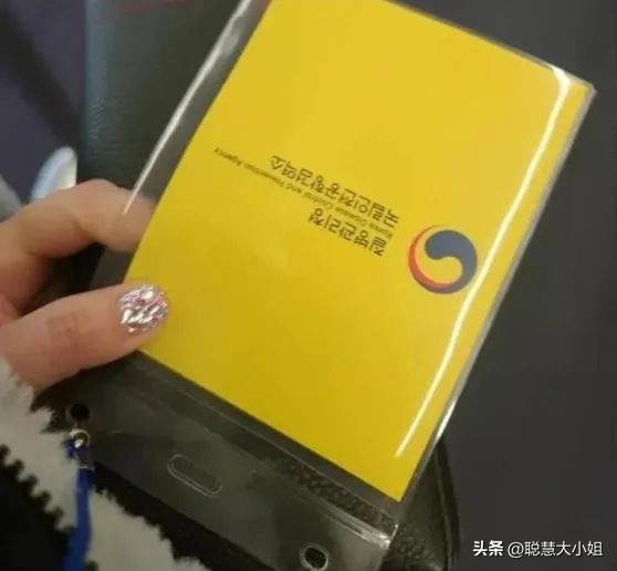 中国人入境韩国被挂黄牌视频,中国游客入韩被挂黄牌