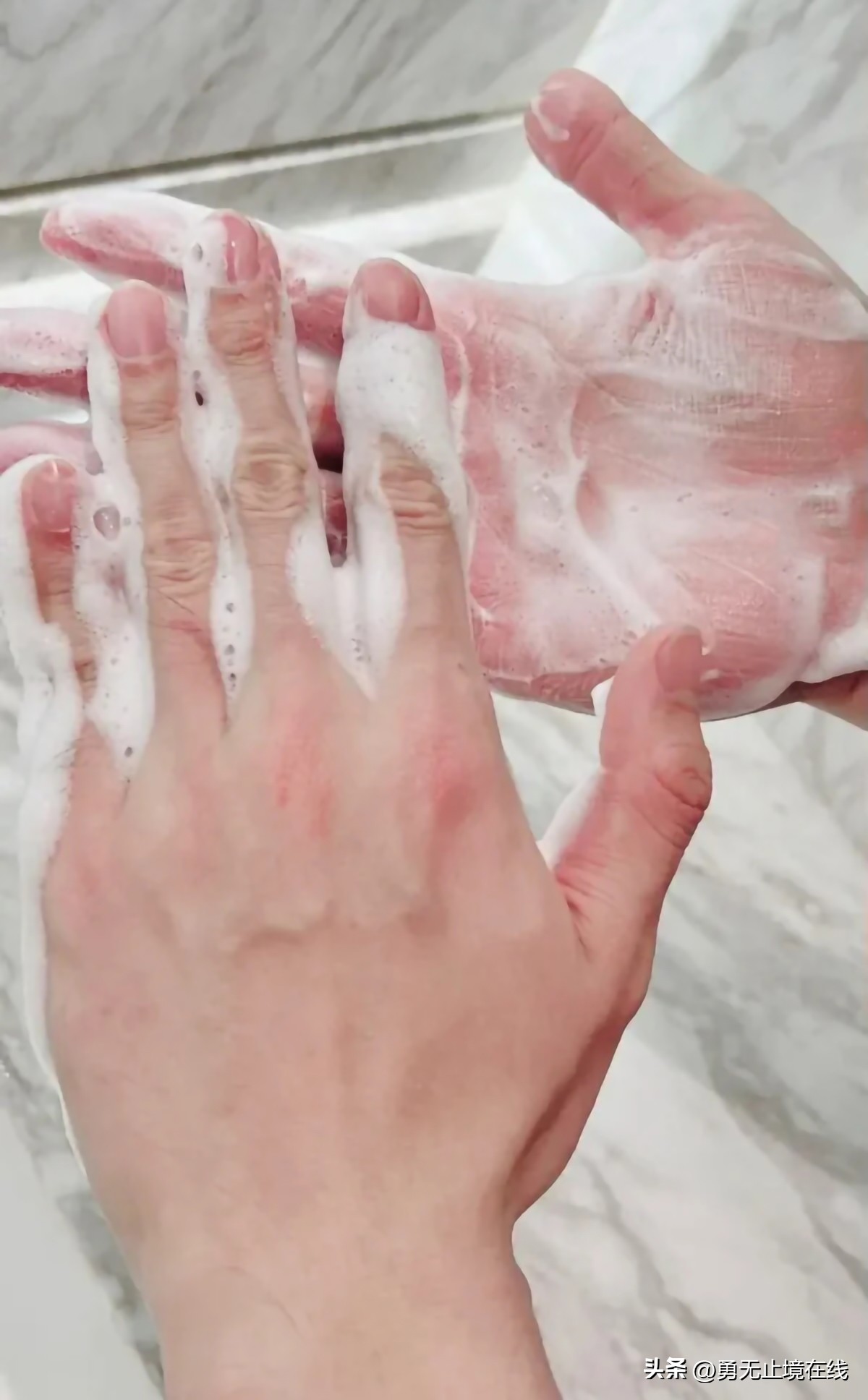 览邦净肤磨砂洁面乳测评,百搭洁面利器磨砂洁面乳