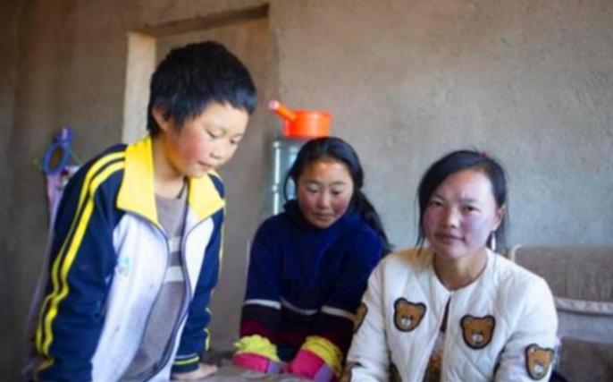 5年前的冰花男孩,4岁在雪地跑的小孩十年后咋样了