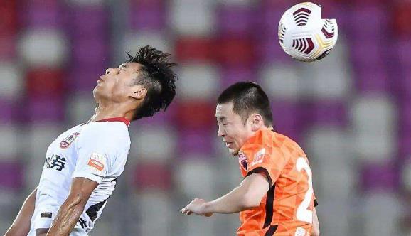 他刚在亚泰发挥渐入佳境，就传出要离队传闻，上赛季表现可圈可点