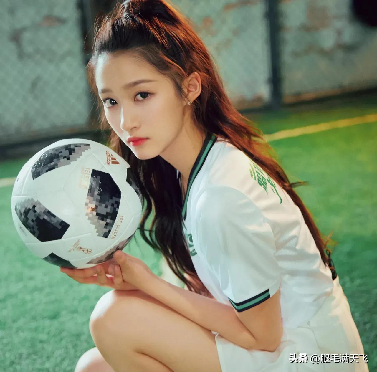 关晓彤足球宝贝造型,关晓彤喜欢足球吗