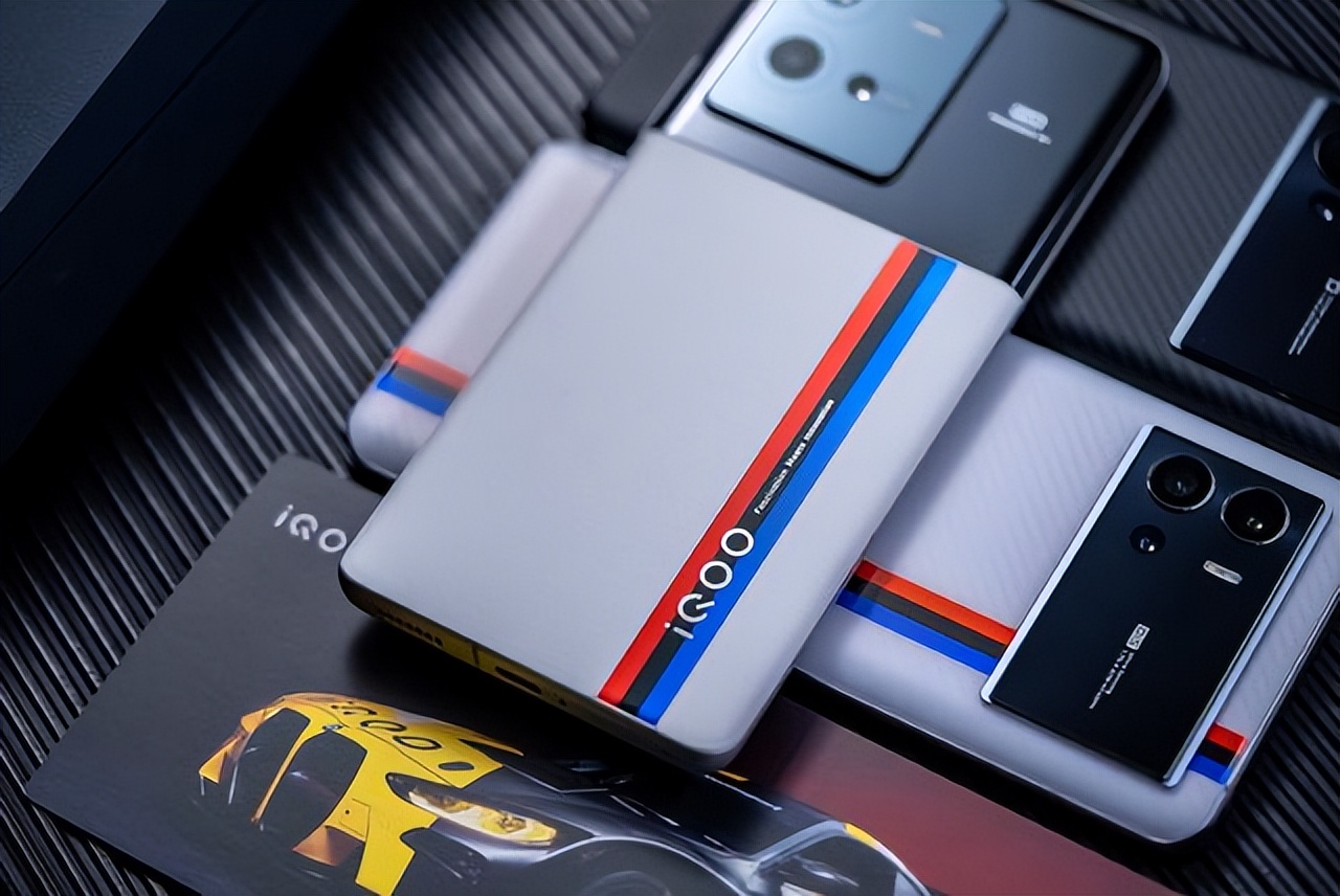 真我大师探索版gt2对比iqoo10,真我gt2和真我gt大师探索版跑分