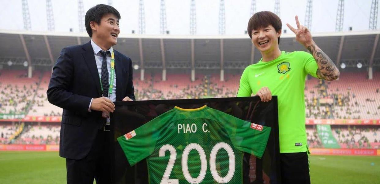 足球场上糗事多,足球朴成