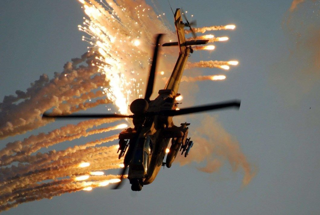 规避18枚来袭导弹，卡52战场生存力不俗，武直10采用相同改进升级