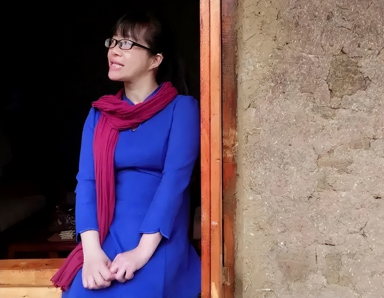 余秀华骂网友完整版视频,余秀华回应被男友打事件