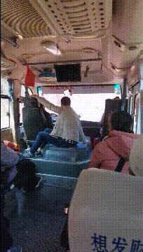 女朋友平胸是什么心理,女朋友是平胸怎么形容