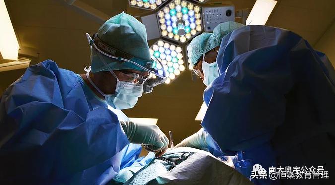 女生学医报考哪个专业比较好,学医要学些什么专业才能当医生