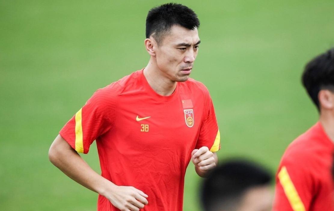 中国足球的“黑料”曝光!参加比赛要拿50万表决心,否则不准上场