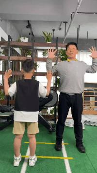 背微驼怎么矫正,孩子背有点驼怎么矫正