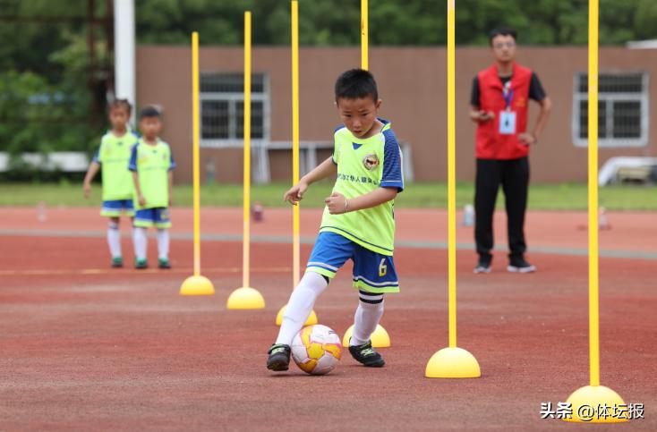 足球宝贝组团表演视频,足球宝贝海选活动