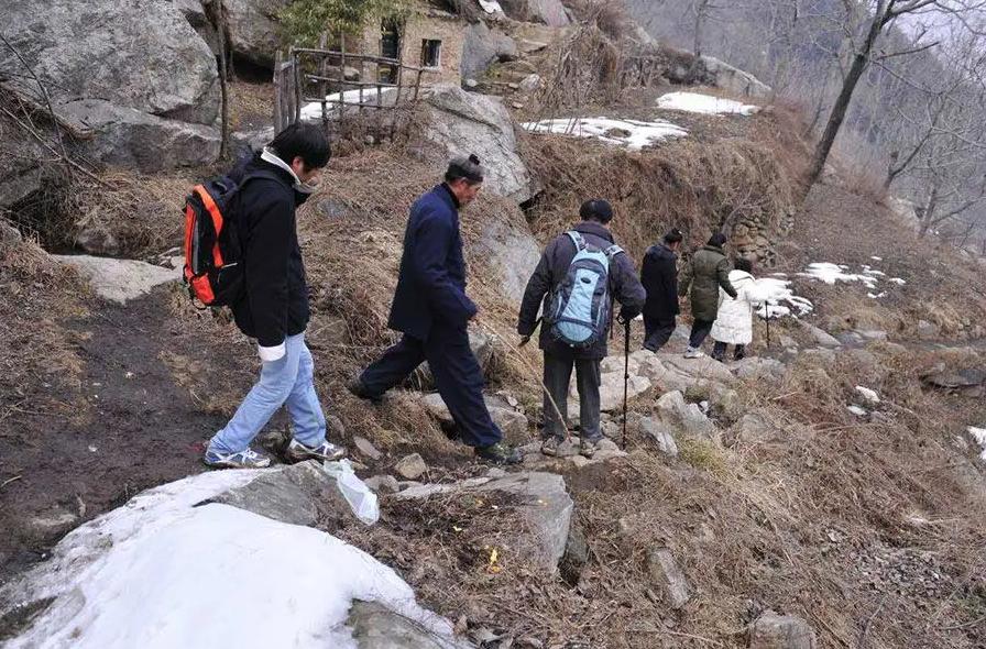 上万人“隐居”终南山，真的是远离世俗？当地村民却直摇头