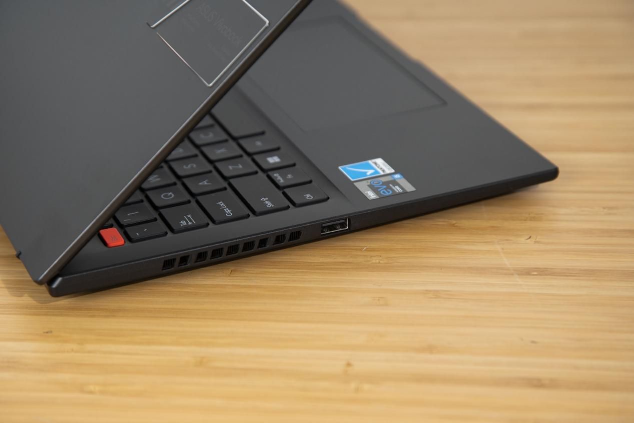 120hzoled屏幕的笔记本电脑,全球首款27寸240hzoled