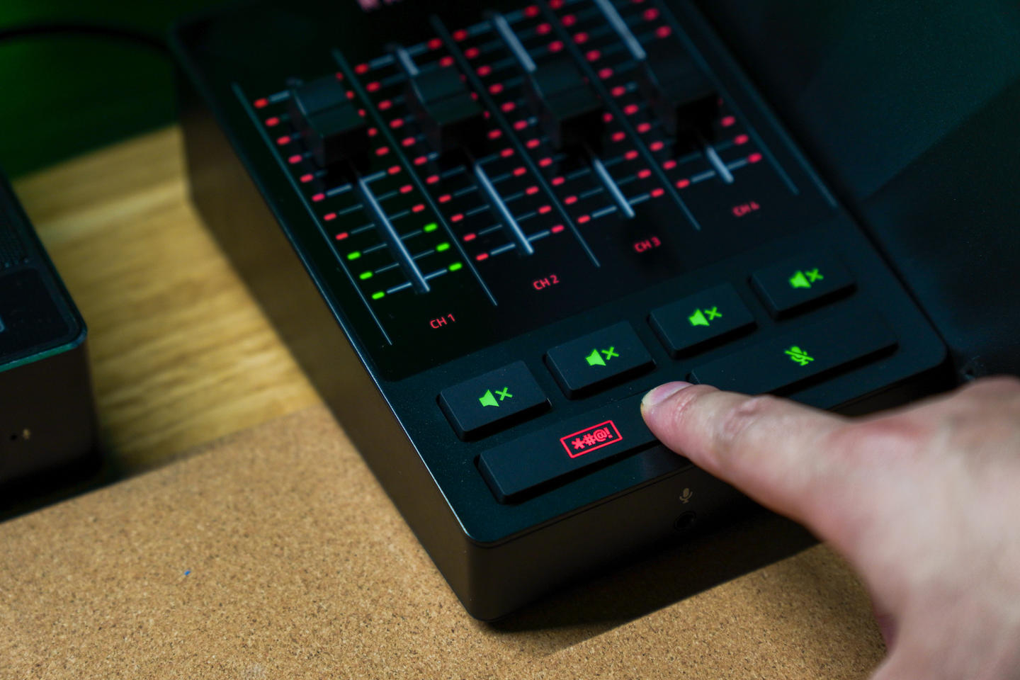 雷蛇魔音海妖v2x怎么接usb,雷蛇魔音海妖麦克风精英版设置