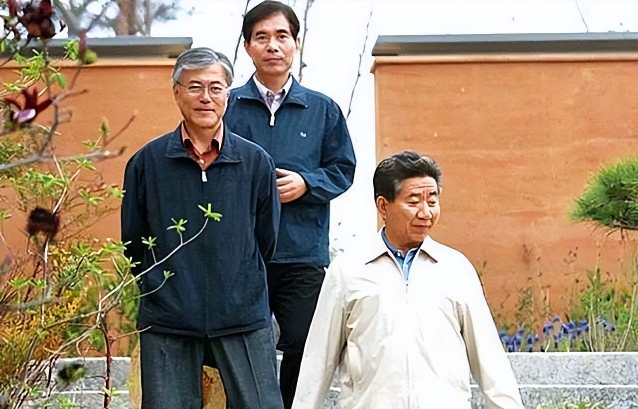 2009年韩国前总统卢武铉跳崖身亡后，儿子赴中国发展，女儿获刑