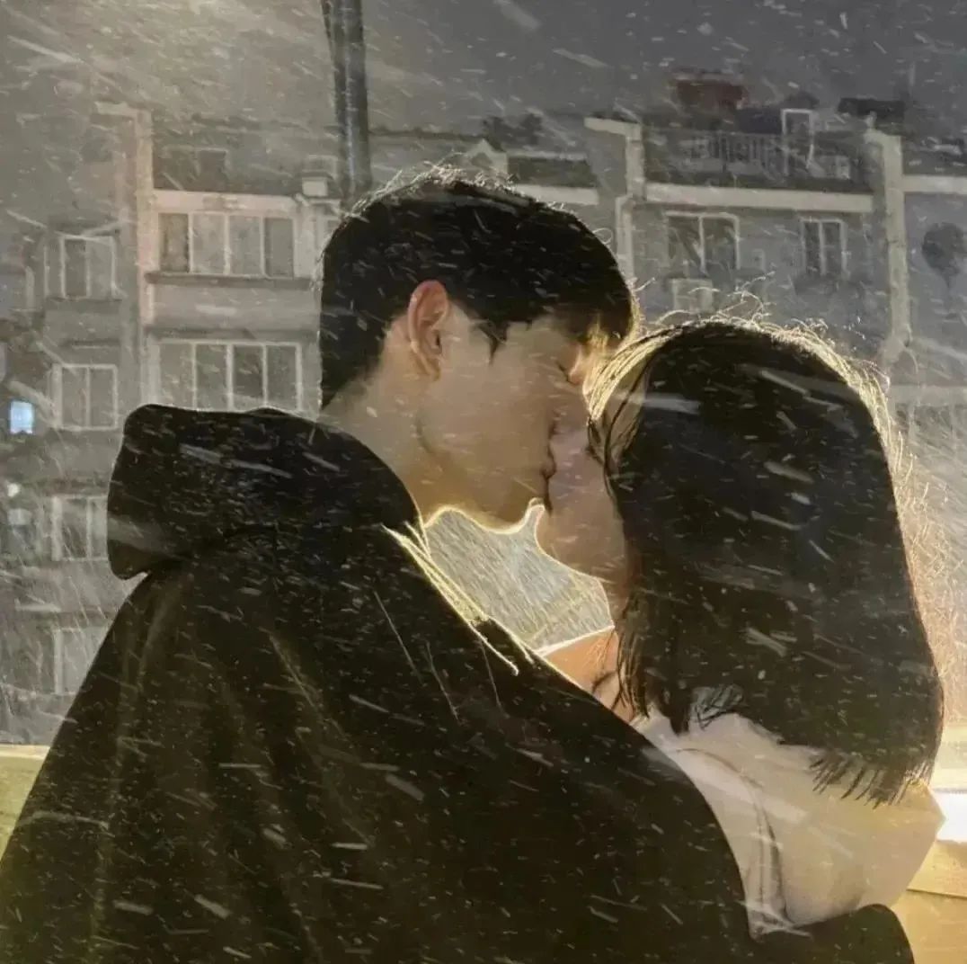 关于情侣日常热门文案短句有哪些,情侣60天文案短句干净