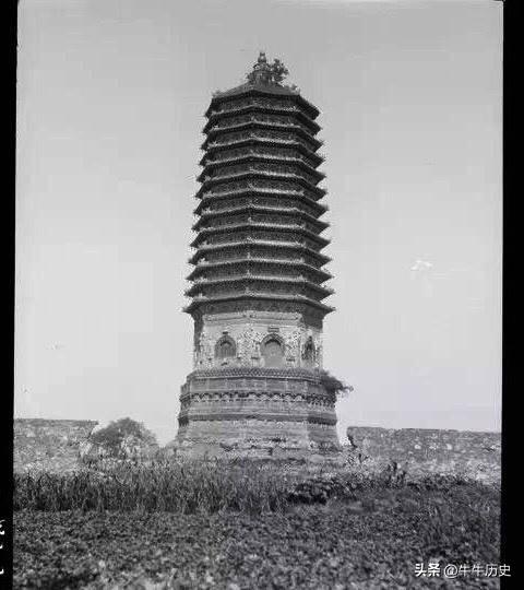 男人藏品,男子收藏罕见100元纸币