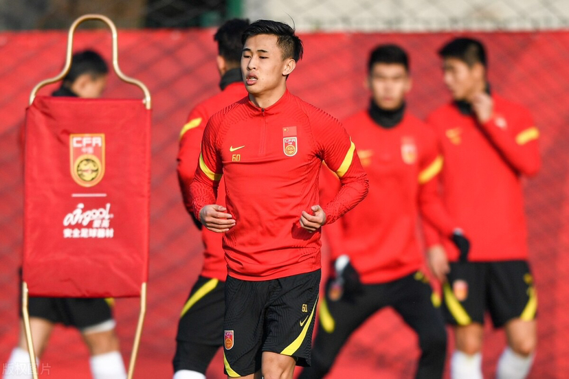 国足3月约战新西兰，更新换代势在必行，老将退位中生代担纲