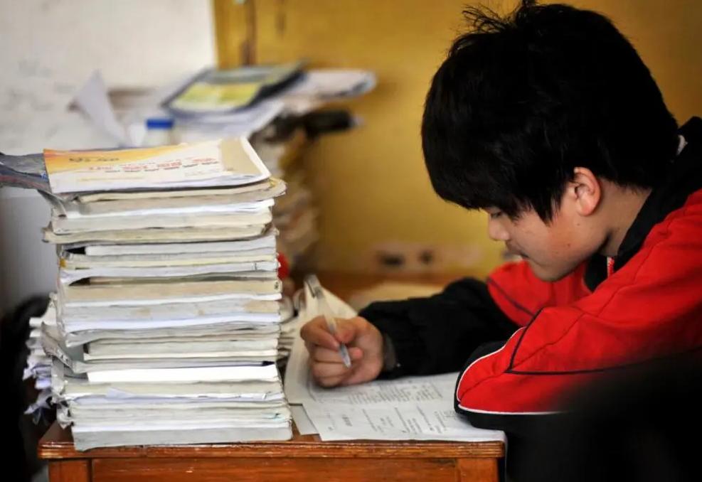 读书是改变家庭命运的唯一出路,读书是普通人改变命运的最好方法