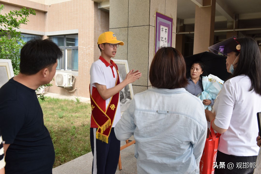 以爱之名育心成长主题活动,成人礼仪式学校举办