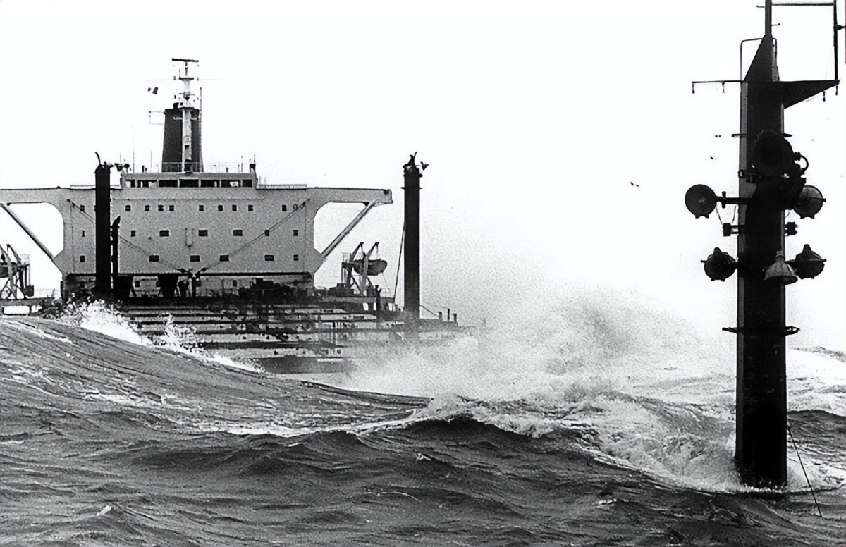 英国舰队沉没新闻,1988年英国货轮沉没