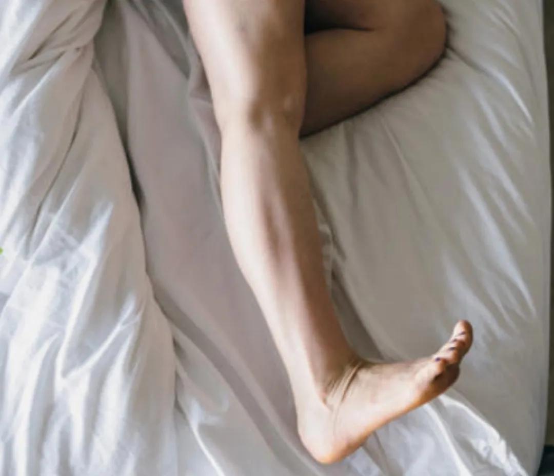 怀孕期间腿总是抽筋是怎么回事,腿脚抽筋怎么缓解疼痛